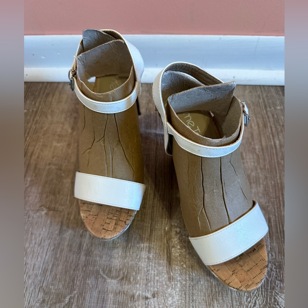 Women’s Me Too, White, Wedge Sandals, Size 8M - Picture 4 of 13